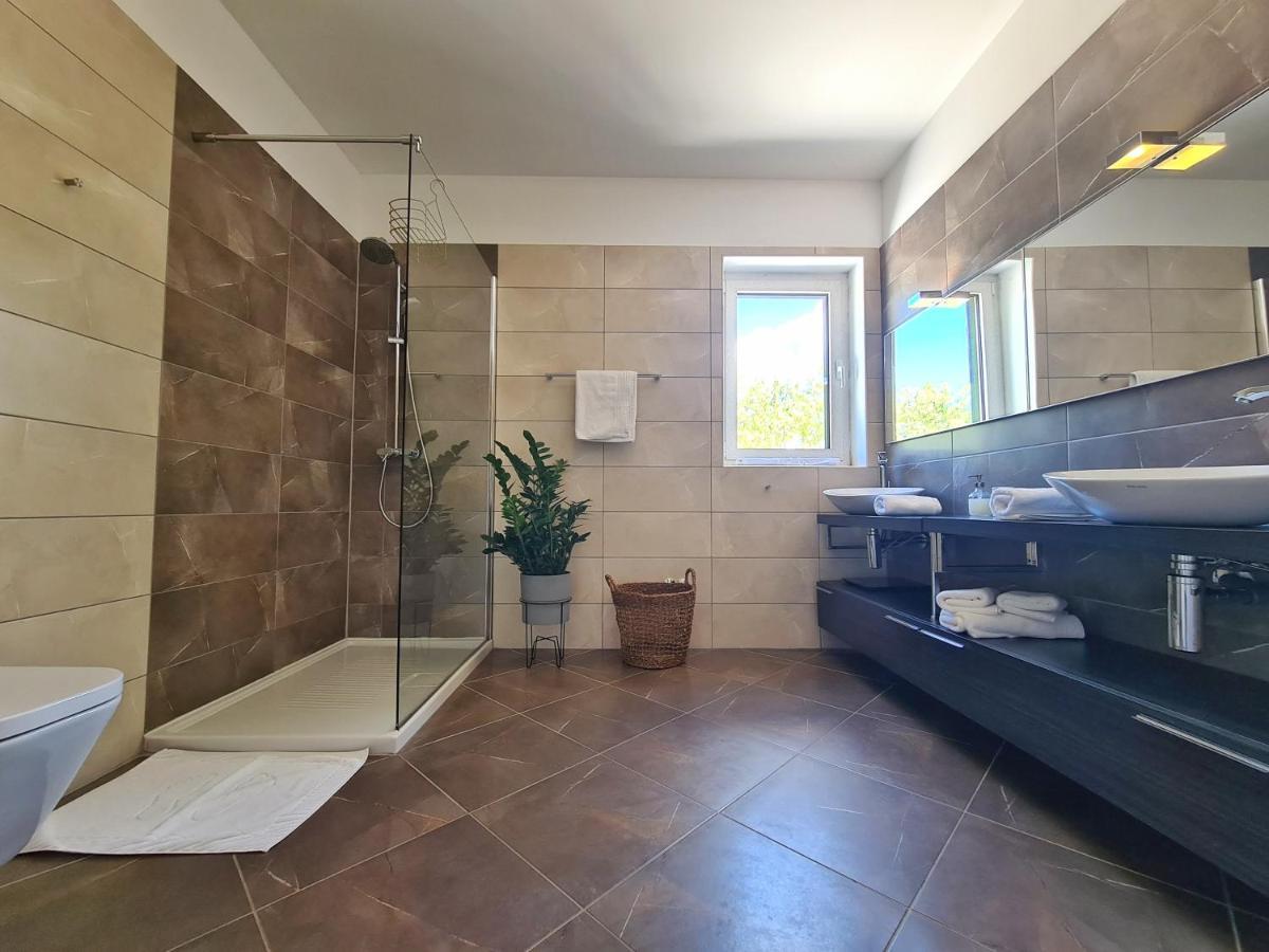 Spacious Villa With Pool, Indoor Jacuzzi And Sauna Near Porec Višnjan Zewnętrze zdjęcie