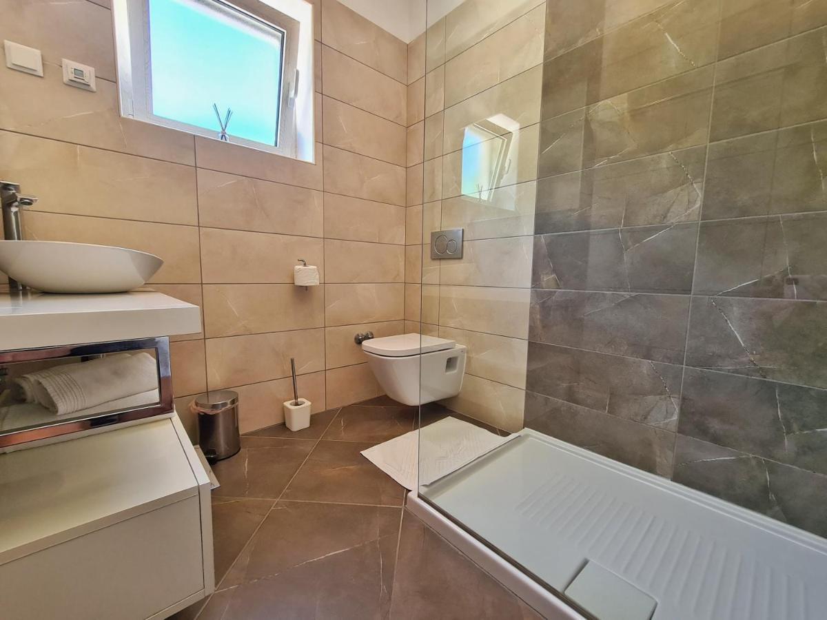 Spacious Villa With Pool, Indoor Jacuzzi And Sauna Near Porec Višnjan Zewnętrze zdjęcie