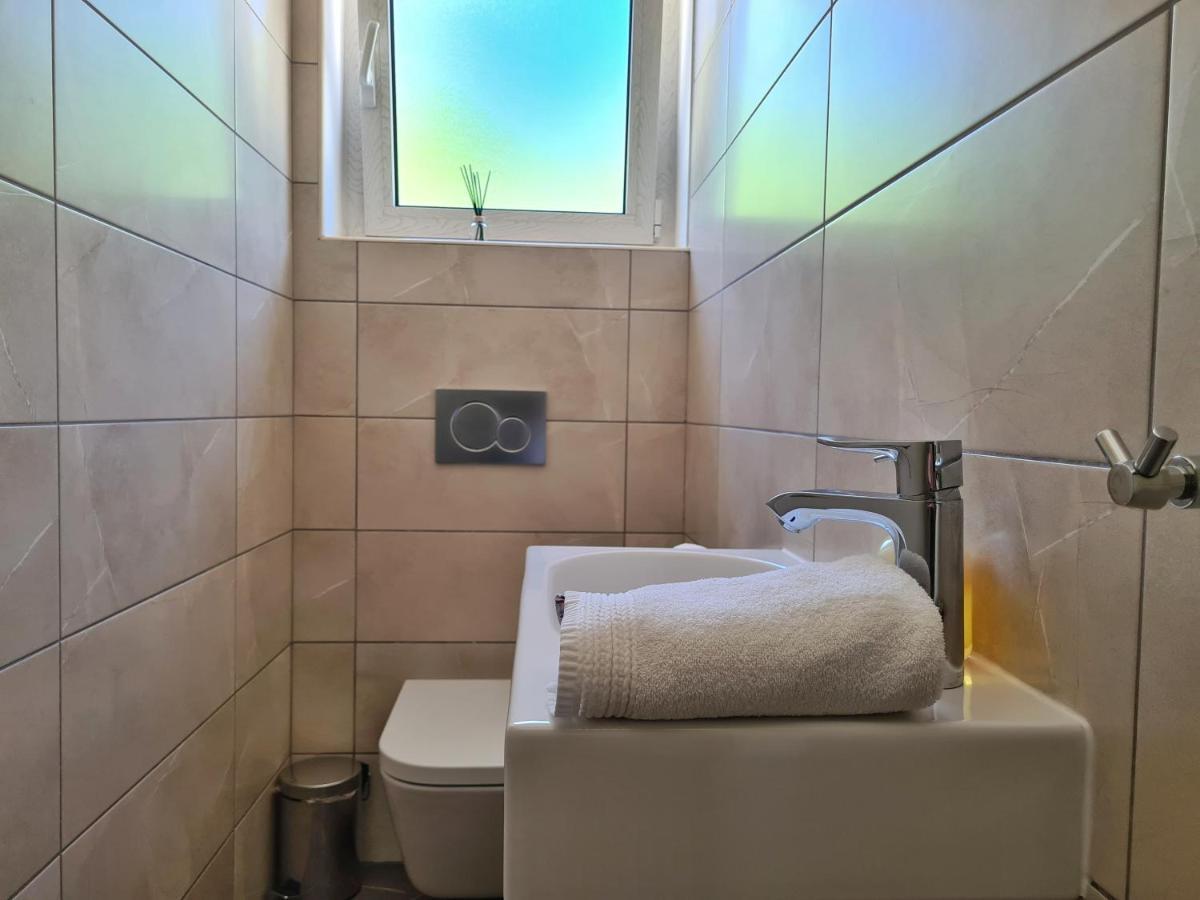 Spacious Villa With Pool, Indoor Jacuzzi And Sauna Near Porec Višnjan Zewnętrze zdjęcie