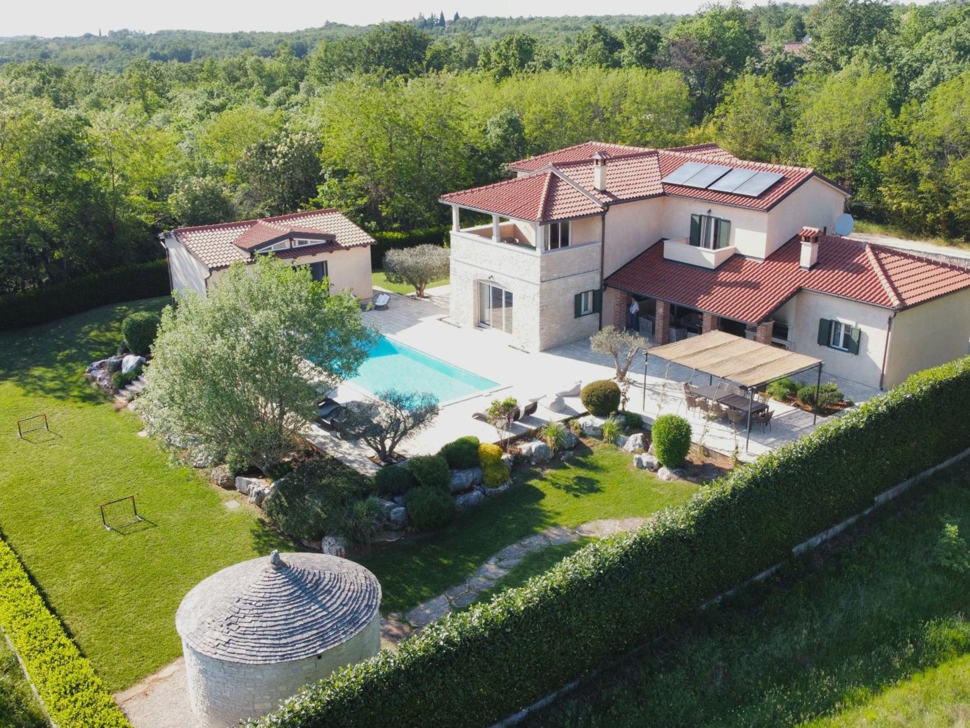 Spacious Villa With Pool, Indoor Jacuzzi And Sauna Near Porec Višnjan Zewnętrze zdjęcie